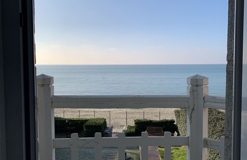 Granville Villa | Beachfront Villa with Pool and Ocean Views - Rated 9.6/10