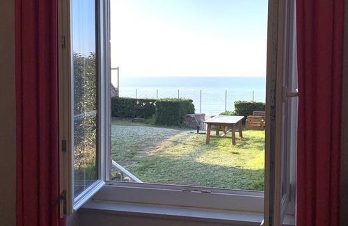 Granville Villa | Beachfront Villa with Pool and Ocean Views - Rated 9.6/10