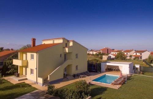 Valbandon Villa | Idyllic Villa Rampic with Private Pool Steps from the Beach