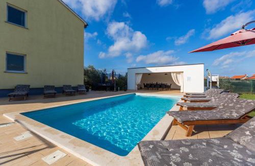 Valbandon Villa | Idyllic Villa Rampic with Private Pool Steps from the Beach