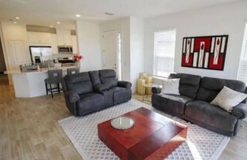 Braden River Villa | Stunning Villa Esplanade at Azario – 10/10 Guest Rated