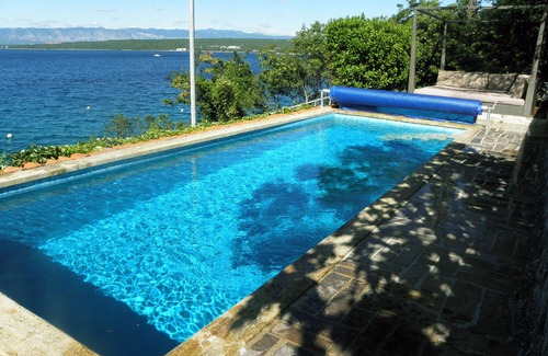 Vantacici Villa | Cozy Villa Valica Steps from Sandy Beach with Ocean Views