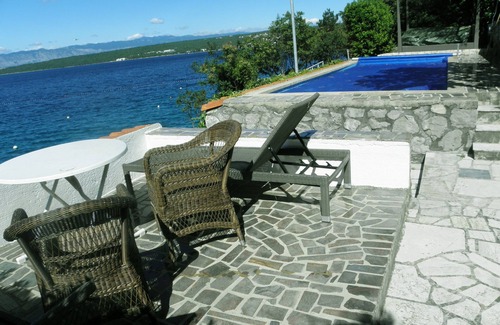 Vantacici Villa | Cozy Villa Valica Steps from Sandy Beach with Ocean Views