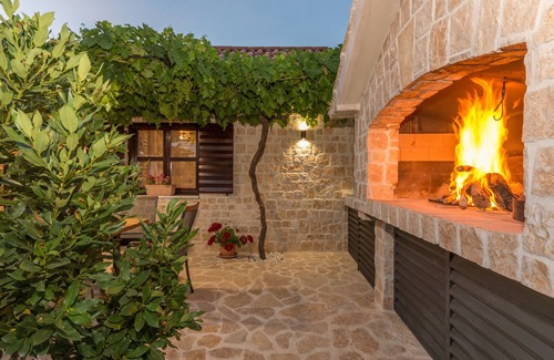 Oklaj Villa | Villa Vitis: Nature Retreat with Pool and Ocean Views