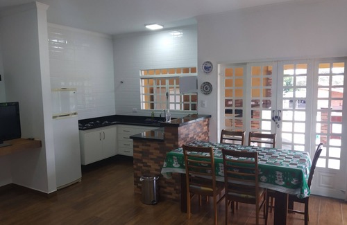 Sao Pedro Cottage | Idyllic Villa with Pool and Ocean Views in São Pedro-SP