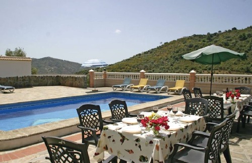 Sayalonga Cottage | Relaxing Villa with Private Pool and Jacuzzi Awaits You