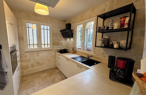 Les Esterets du Lac Villa | Elegant Villa with Heated Pool, Minutes from the Beach