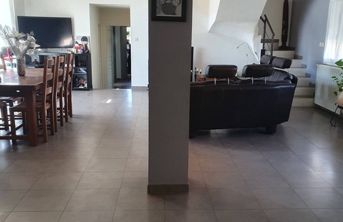 Aramon Villa | Inviting Villa with Pool, Pet-Friendly & Child Safe