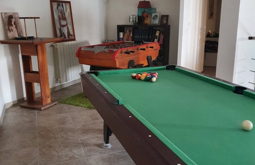 Aramon Villa | Inviting Villa with Pool, Pet-Friendly & Child Safe