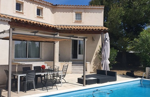 Aramon Villa | Inviting Villa with Pool, Pet-Friendly & Child Safe