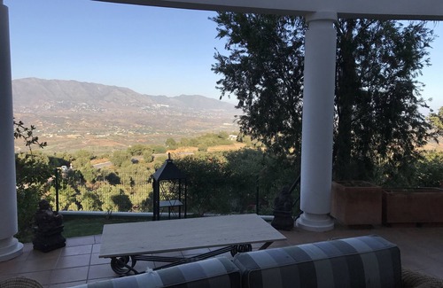 Ojen Villa | Elegant Villa with Spectacular Mountain and Sea Views