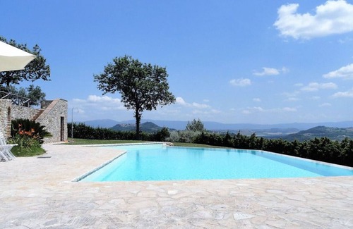 Todi Villa | Inviting Villa with Private Pool & Ocean View