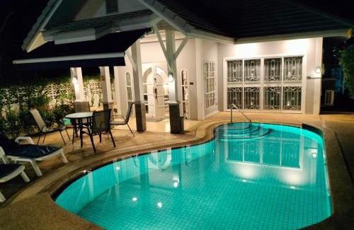 Cha-am Villa | Inviting Villa with Private Pool in Cha-Am for Relaxation