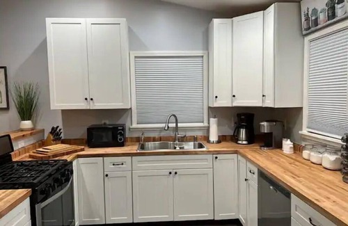 Le Roy House | Charming LeRoy Home: Family-Friendly Getaway with 10/10 Rating