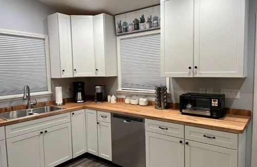 Le Roy House | Charming LeRoy Home: Family-Friendly Getaway with 10/10 Rating