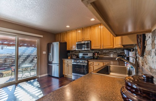 Canon City House | Inviting 3-Bed Home with Breakfast and Family Amenities