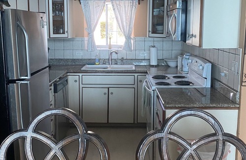 Devonshire House | Beautiful Water Front Property - Snorkel, Fish, or RELAX in the BEST LOCATION!