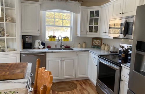 Granville House | Scenic 2-Bedroom Retreat with Ocean Views & Family-Friendly Perks