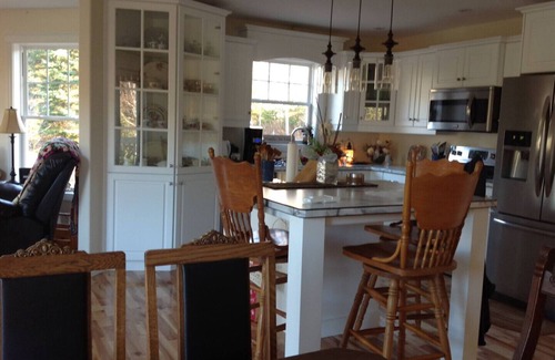 Granville House | Scenic 2-Bedroom Retreat with Ocean Views & Family-Friendly Perks