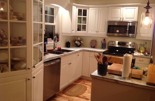 Granville House | Scenic 2-Bedroom Retreat with Ocean Views & Family-Friendly Perks