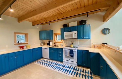 Spruce Head House | Idyllic Waterfront Retreat with Family-Friendly Amenities