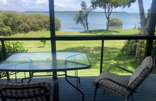 Brisbane Waterfront House | Scenic Waterfront Home with Breakfast - Perfect for Getaways