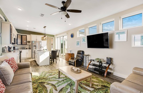 Doctor's Arm House | Idyllic Waterfront Retreat with Ocean Views and Spa