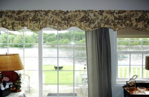 Lake Luzerne House | Scenic Waterfront Retreat - Skiing & Pet-Friendly Amenities