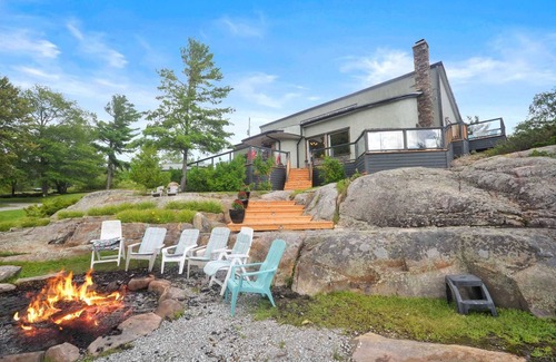 Georgian Bay Cottage | Idyllic Waterfront Retreat on Georgian Bay with Family Amenities