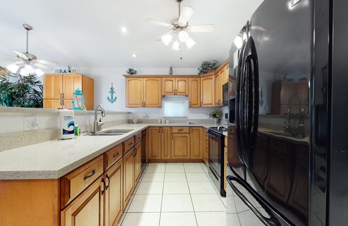 Port Isabel House | Pet-Friendly Waterfront Retreat with Private Dock & Pool