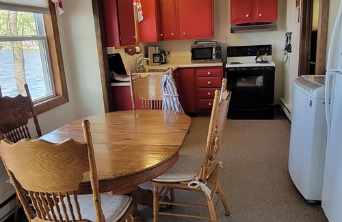 Swanton Cottage | Waterfront Cottage: Sunset Views & Family-Friendly Fun