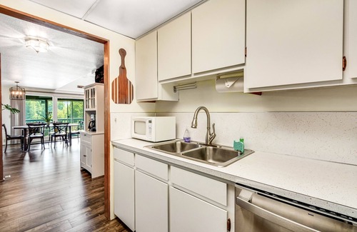 Shelton House | Idyllic Waterfront Escape with Kayaks and Scenic Lake Access