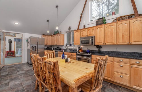 Acworth House | Waterfront Getaway: 10/10 Rated on Crescent Lake