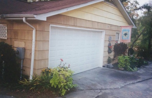 Southeast Raleigh House | Inviting Waterfront Retreat with Pool and Spa Amenities