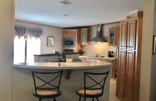Satsuma House | Idyllic Waterfront Home with Kitchen and Breakfast Included