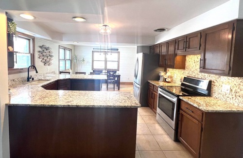Oshkosh House | Waterfront Retreat: Guest Rated 10/10 & Ideal for EAA