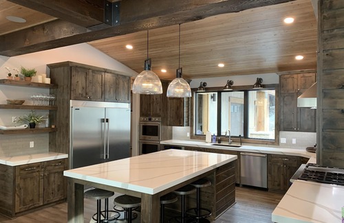 Island Park Cabin | Idyllic Waterfront Cabin on Bill's Island with Hot Tub