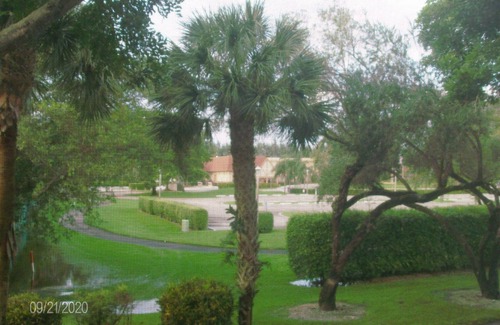 Villages of Oriole Condo | Serene and Well-Maintained Condo with Pool & Breakfast