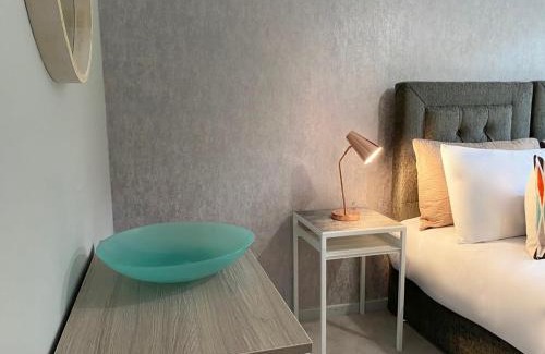 North West Apartment | Cozy West End Flat with Private Parking & Family-Friendly Amenities