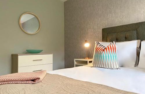 North West Apartment | Cozy West End Flat with Private Parking & Family-Friendly Amenities