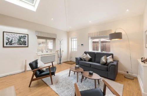 Mortlake House | Elegant West London House with High Guest Ratings