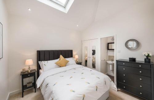 Mortlake House | Elegant West London House with High Guest Ratings