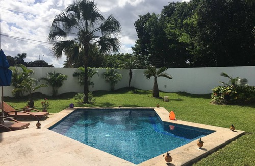 Alfredo V. Bonfil House | Elegant White House Near Airport with Pool & Family Fun