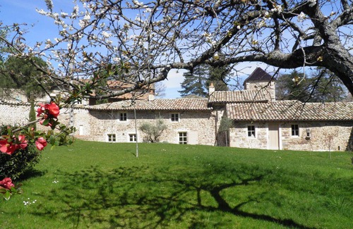 Regnie-Durette Cottage | Idyllic Winegrower's Retreat in Beaujolais with Pool