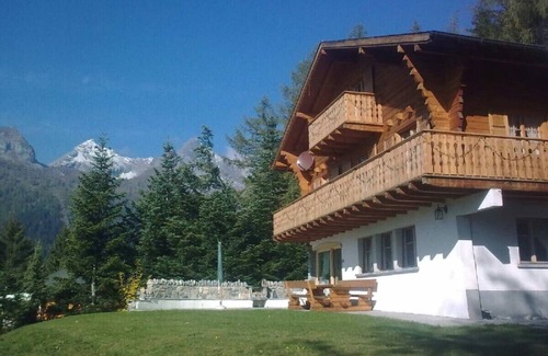 Ovronnaz Ski Chalet | Idyllic Wooden Chalet with Scenic Views and Modern Amenities