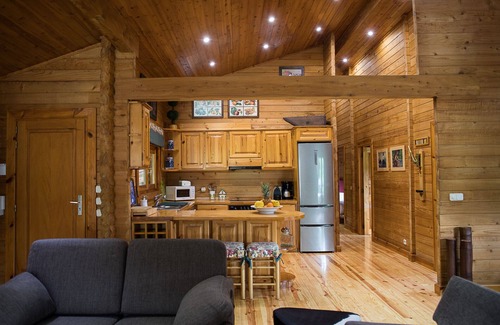 Ponteareas Cottage | Idyllic Wooden Retreat with Private Pool and Vast Gardens