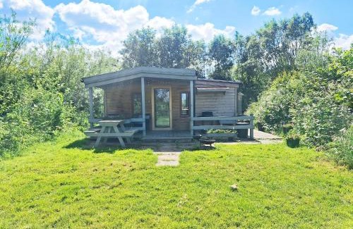 East Drayton Ski Chalet | Cozy Wooden Tiny House with Hot Tub - Rated 9.6/10