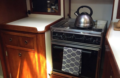 Red Hook Boat Rental | Elegant Yacht with Oceanfront Views in the Virgin Islands