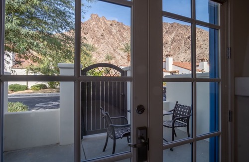 La Quinta Cove Villa | Charming Corner Resort Suite with Pool and Spa Amenities
