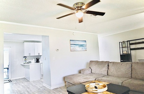 Ocala House | Beautifull 4 bedroom home complete with couvered swimmng pool.